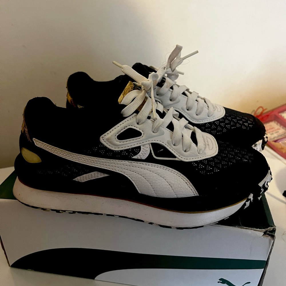 Puma Black & white/gold sneakers
